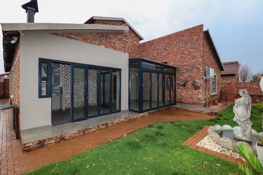 To Let 3 Bedroom Property for Rent in Flamwood North West